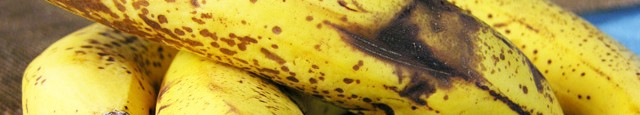Eu cand vad banane foarte coapte, care se vand la pret mai mic pentru ca nu arata prea apetisant, ma bucur de parca am dat peste o comoara. Bananele foarte...