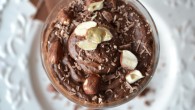 Spuma de ciocolata Aseara am insotit cina delicioasa cu aceasta spuma de ciocolata fina si pasionala. Este foarte simplu de facut, singurul secret al ei este sa te asiguri ca amesteci cu grija,...